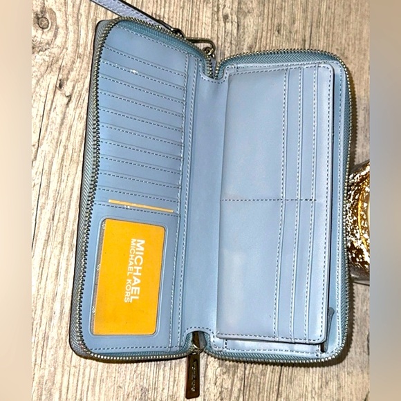 LOW START-Michael Kors wallet w/dustbag EUC - Picture 5 of 7